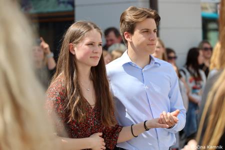 Kamnik danes v znamenju maturantske četvorke, v kateri je zaplesalo preko 200 maturantk in maturantov (66)